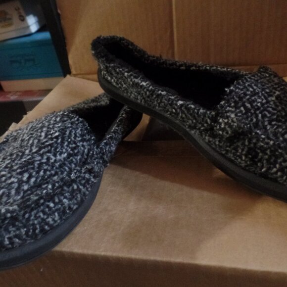 Sanuk Woman's Gray Tweed Slipper Shoes with Fuzzy Lining, Size 8 - Picture 2 of 3